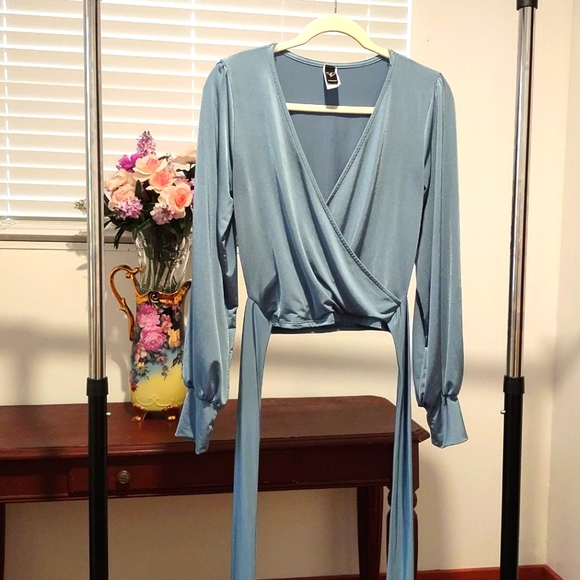 Sexy Women's Cropped Tops Large With Solid Front Tie - Picture 1 of 13